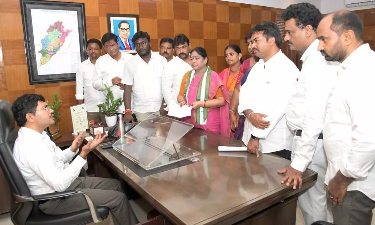 East constituency coordinator and VMRDA Chairperson Akramani Vijaya Nirmala submitting a petition to District Collector A Mallikarjuna in Visakhapatnam