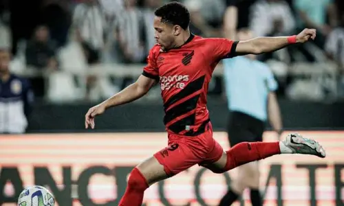 Barcelona eye move for Brazilian teenager Vitor Roque