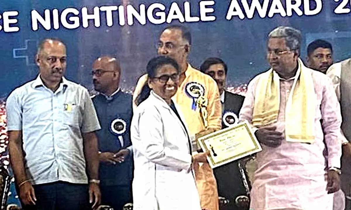 Nurse Jemimal Christopher receives Florence Nightingale Award for Exemplary Service from CM Siddaramaiah
