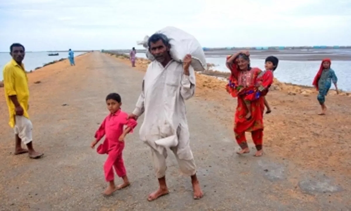 Pakistan braces for cyclone Biparjoys landfall