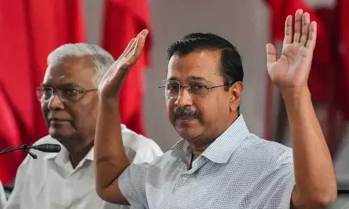 Ordinance row: Kejriwal meets Raja