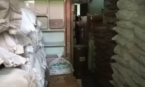 LB Nagar SOT police conduct raids on illegal godown