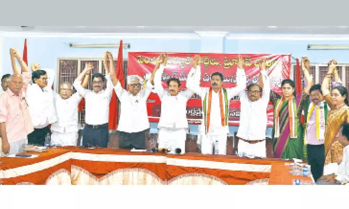 CPI State secretary K Ramakrishna, CPM State secretary V Srinivasa Rao, APCC president Gidugu Rudra Raju and other party leaders participating in a round table conference at NR Dasari Bhavan in Vijayawada on ThursdayPhoto: Ch Venkata Mastan