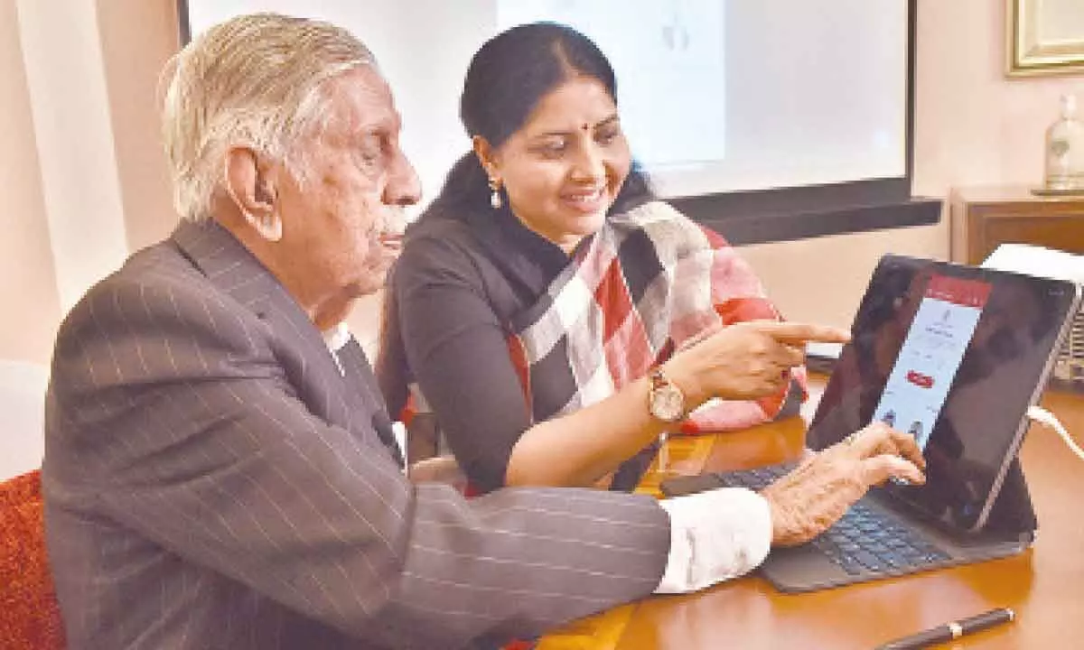 Justice Venkatachalaiah launches app to provide legal aid