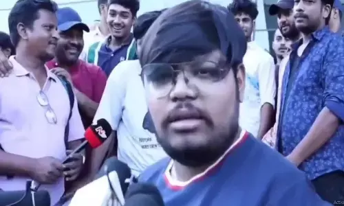 Prabhas’ fans thrashes reviewer for giving negative review