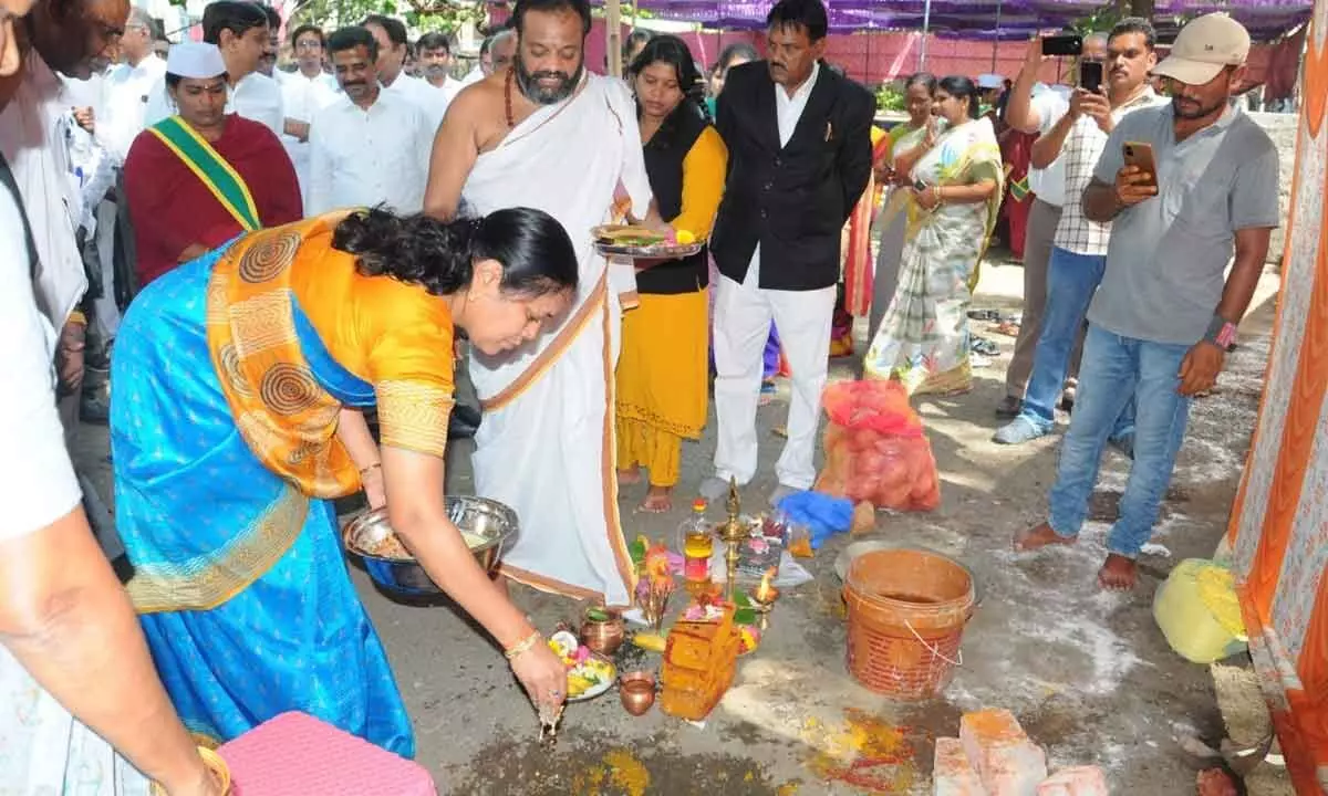Principal District Judge Gandham Sunitha performing bhumi puja for the construction of new building of Rajahmundry Bar Association on Friday