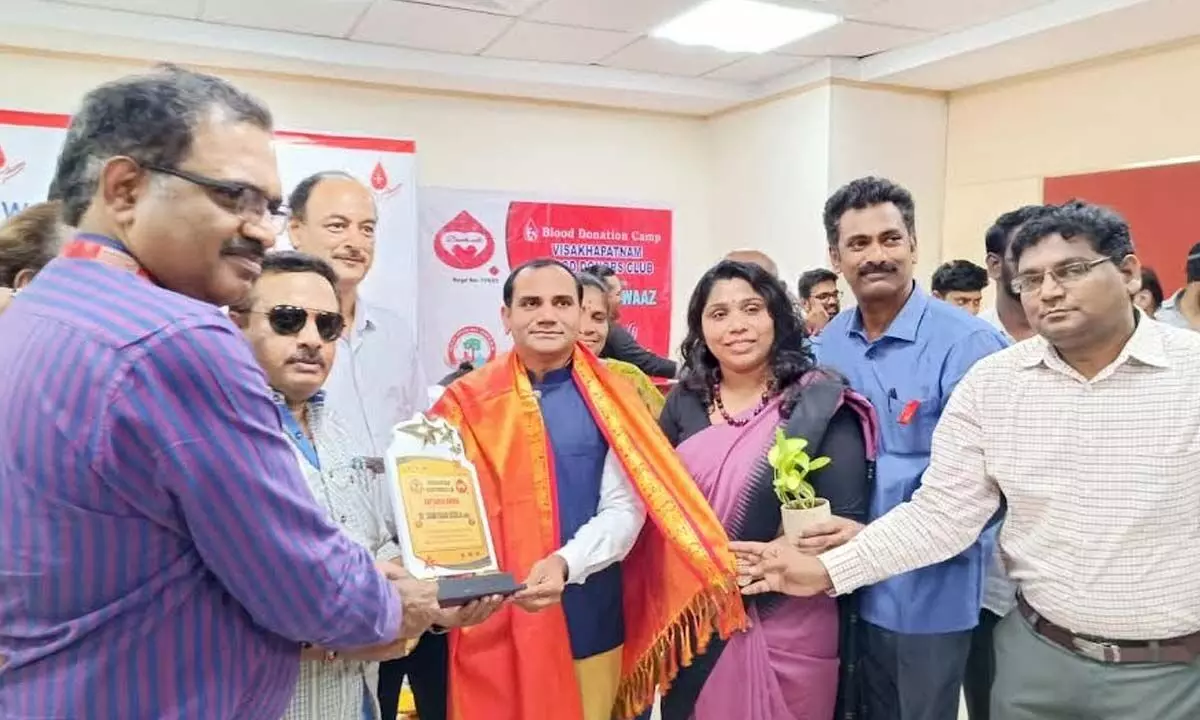 Visakhapatnam: Women employees contribute to blood donation