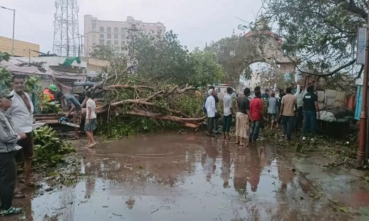 Help people affected by Cyclone Biparjoy: Kejriwal to AAP workers