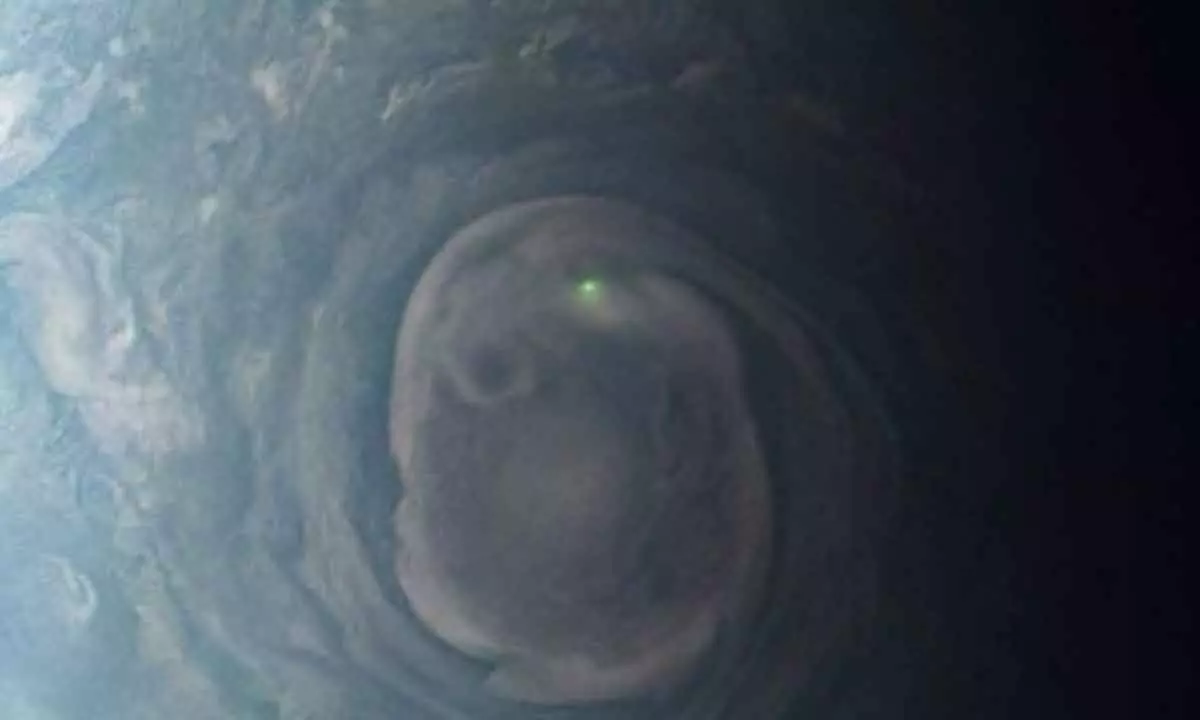 NASAs Juno mission captures lightning on Jupiter