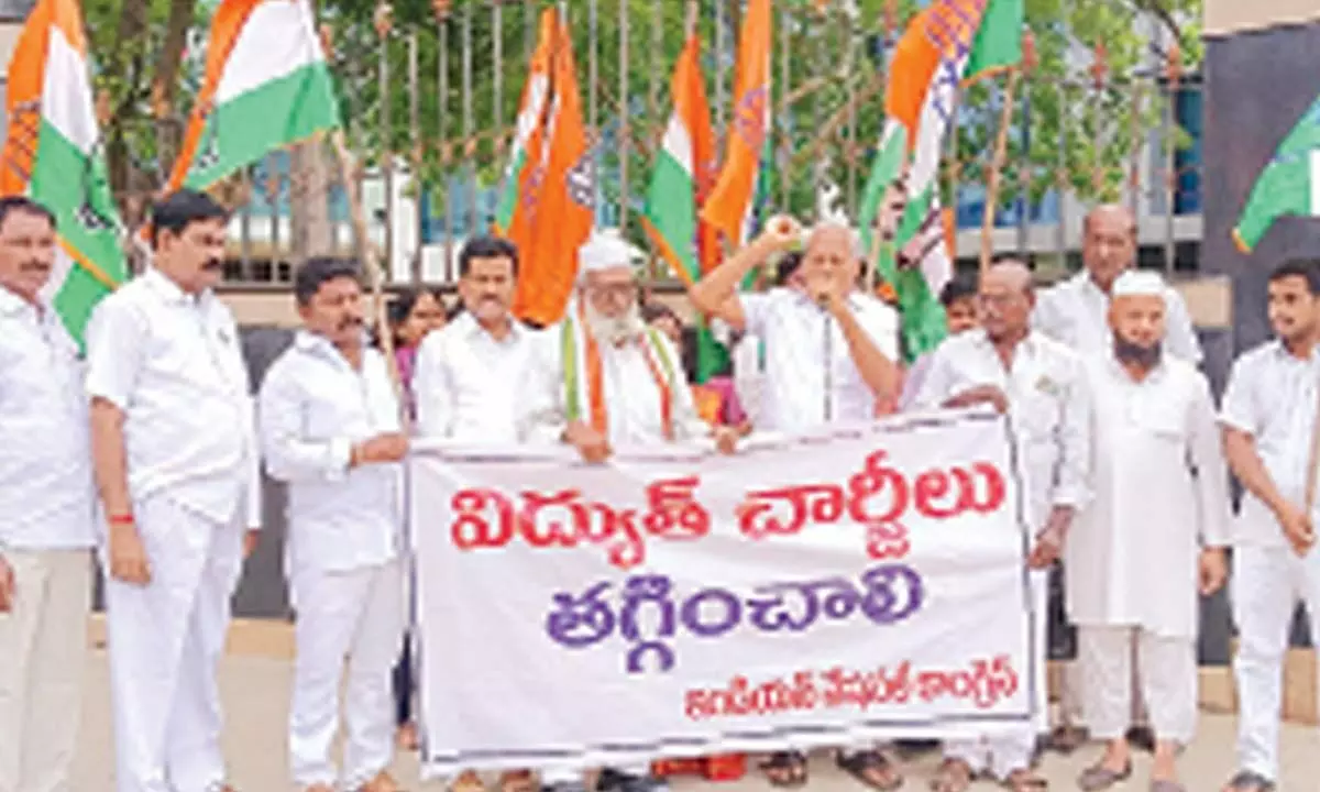 Former MP Chinta Mohan staging a dharna before APSPDCL corporate office in Tirupati on Saturday