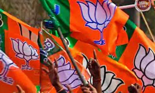 Hyderabad: Two groups of BJP attack each other in Gachibowli