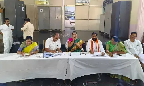 Executive Officer of Sri Varaha Lakshmi Narasimha Swamy Devasthanam D Bramaramba addressing the voluntary organisations in Visakhapatnam on Saturday