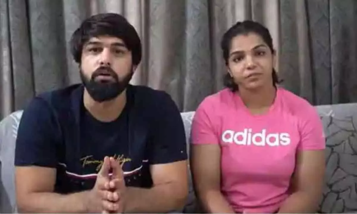 Wrestlers Sakshi Malik And Her Husband Says They Are Against Brij Bhushan Not The Government