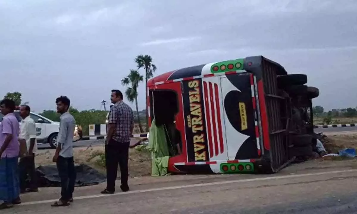 5 injured after bus overturns in Khammam