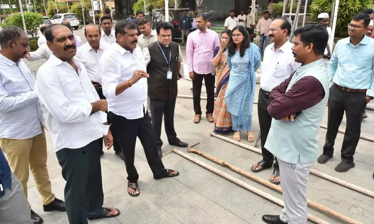 Education Minister Boscha Satyanarayana inspecting the arrangements for ‘Jagananna Animutyalu’ programme in Vijayawada on Monday