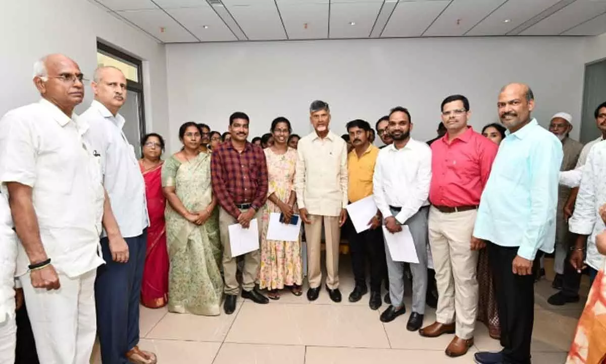 TDP national president N Chandrababu Naidu with the teachers, who got jobs in USA, at party State office in Mangalagiri on Monday