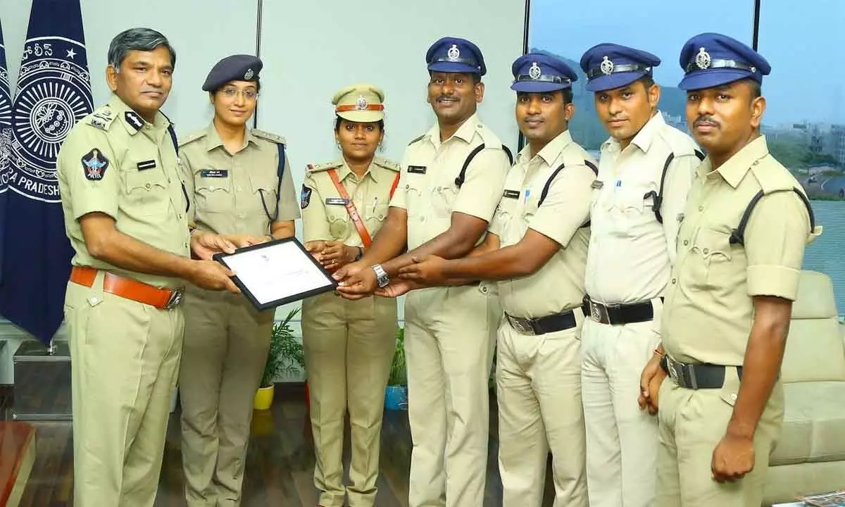 DGP KV Rajendranath Reddy presenting Certificate of  Excellence from Ministry of Home Affairs, GOI, to Prakasam SP Malika Garg, HM Padu police station SI Krishna Pavani and other personnel at Mangalagiri on Monday