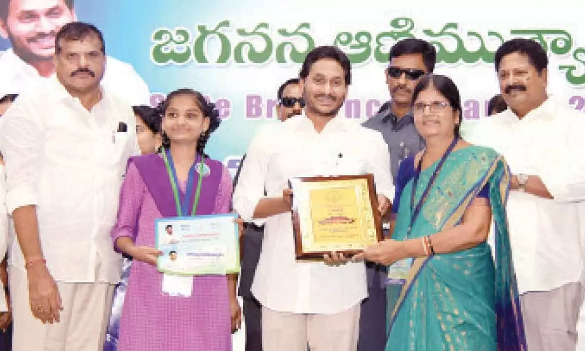 Chief Minister Y S Jagan Mohan Reddy felicitating state level toppers in SSC and Intermediate at a Convention Centre in Vijayawada on Tuesday