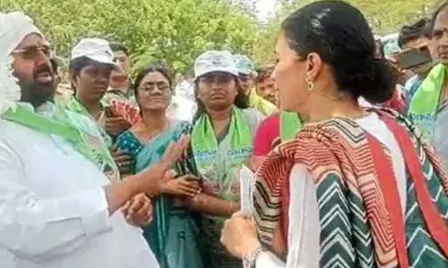 Jangaon  BRS MLA  Muthireddy Yadagiri  Reddy with  his daughter Tulja Bhavani  at Chitakodur village in  Jangaon district on Monday