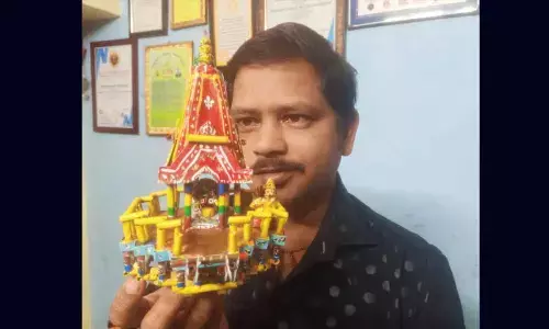 Satya Maharana makes ‘Nandighosha’ using newspaper