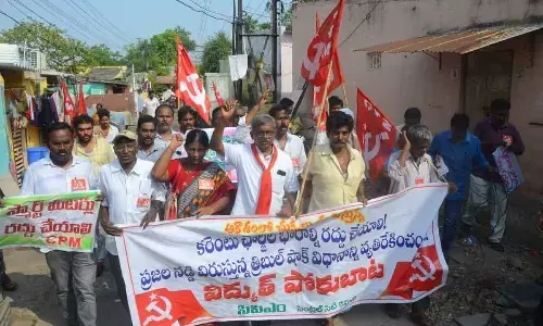 CPM leaders taking out Porubata in Vijayawada on Tuesday