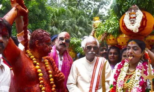 Delhi springs alive with Lal Darwaza Bonalu fest