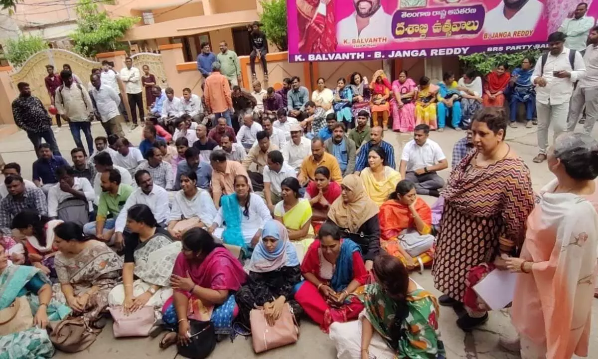 Telangana Universities Contract Assistant Profs protest at Education minister’s house