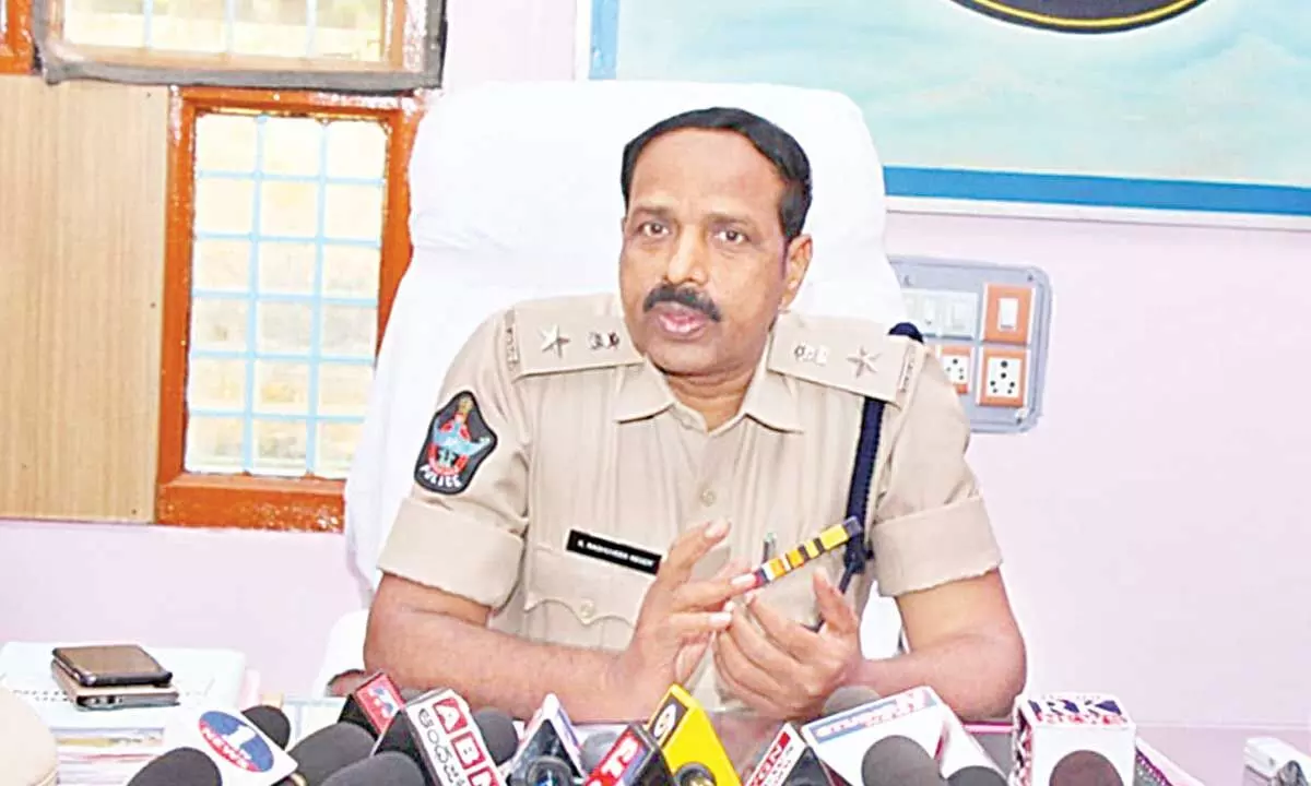 Superintendent of Police K Raghuveer Reddy addressing media persons at his office in Nandyal on Friday.
