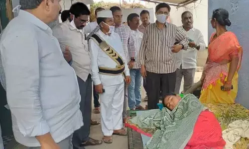 Kurnool RDO Hari Prasad interacting with patients and their relatives at primary health care centre in Orvakal  on Thursday