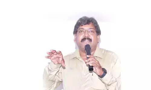 APSCHE Academic Officer Mathews Srirangam explaining the festures of 4-Yr single major degree in Ongole on Thursday