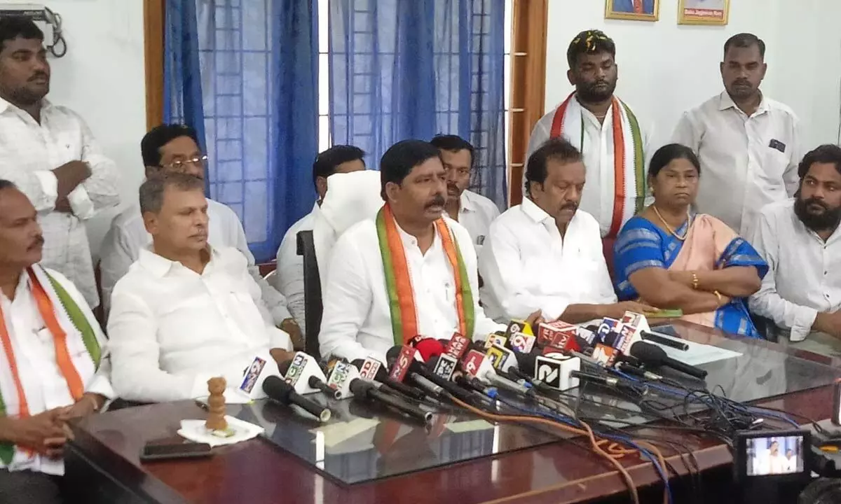 Pradesh Congress Committee president Gidugu Rudra Raju addressing a press conference in Kadapa on Saturday