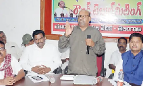 A round table meeting was held under the Yadava Vidyavantula Vedika at Sundarayya Vigyan Kendram at Baghlingampally here on Sunday.