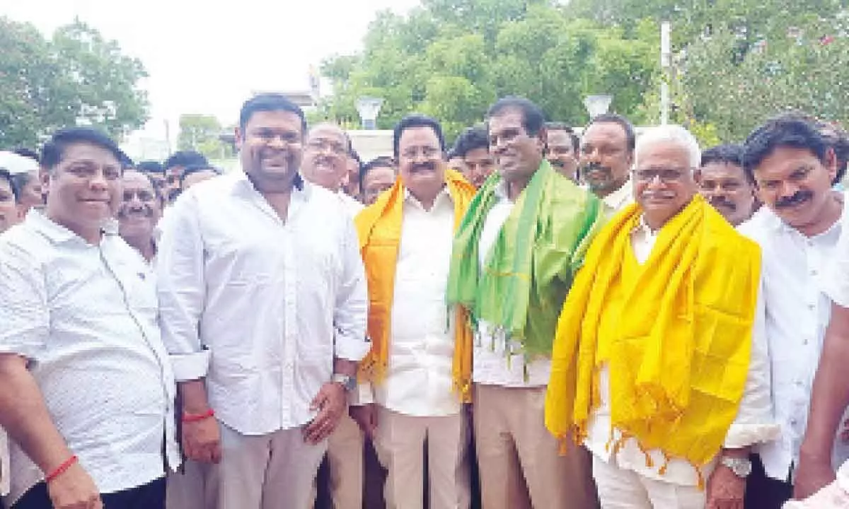 Bojjala Sudheer Reddy with SCV Naidu in Srikalahasti