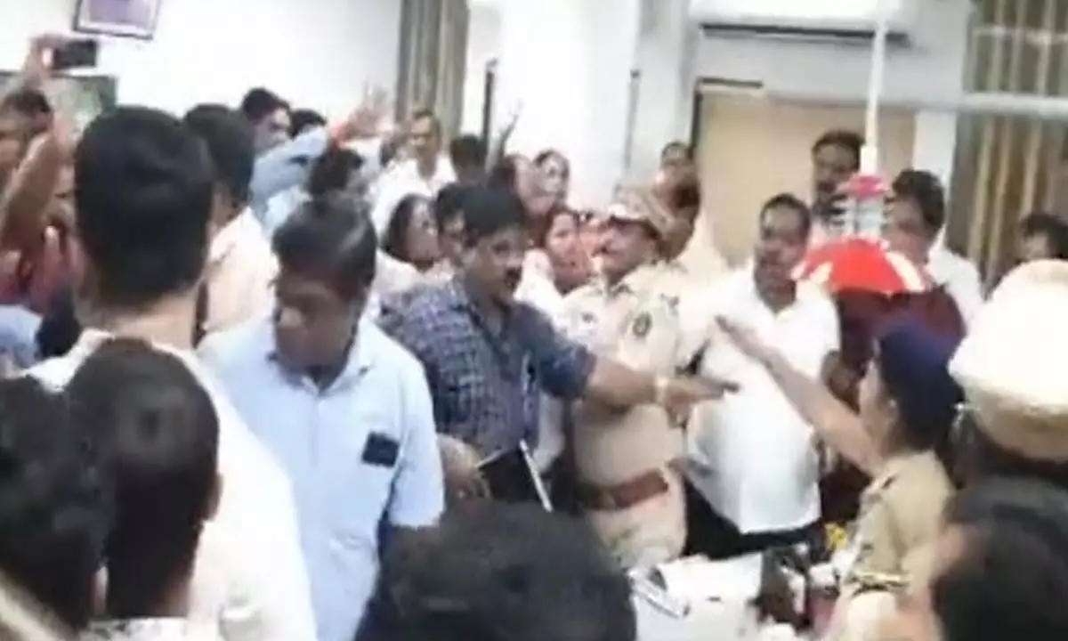Shiv Sena (UBT) men rough up civic officer during protest march