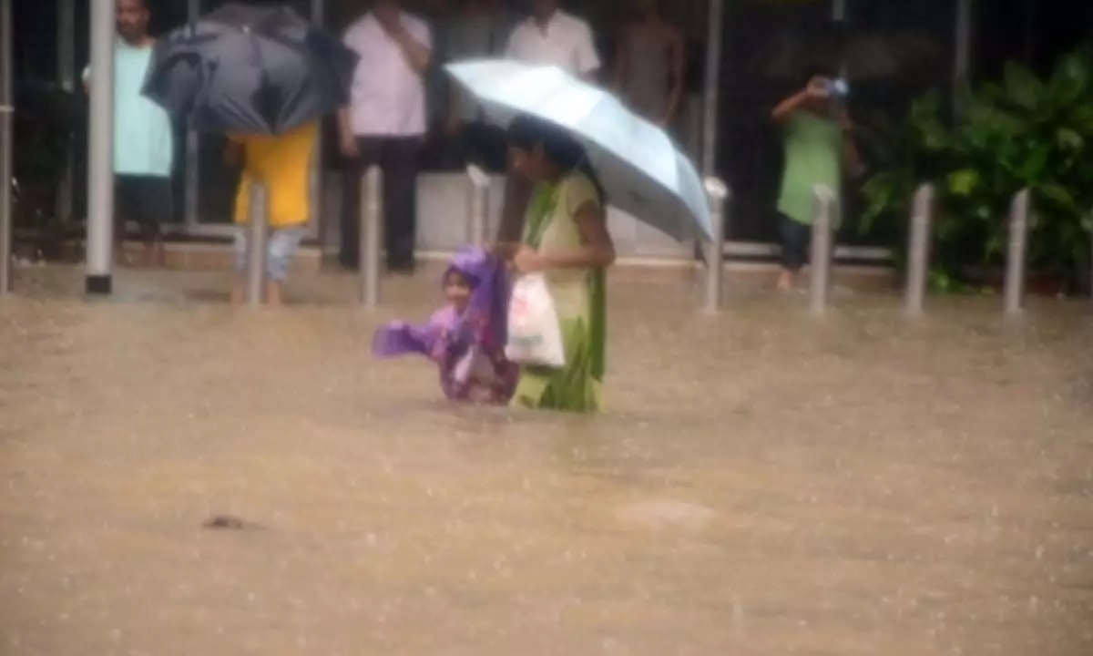 Finally, monsoon fury hits Maha, 6 killed in Mumbai in 24 hours