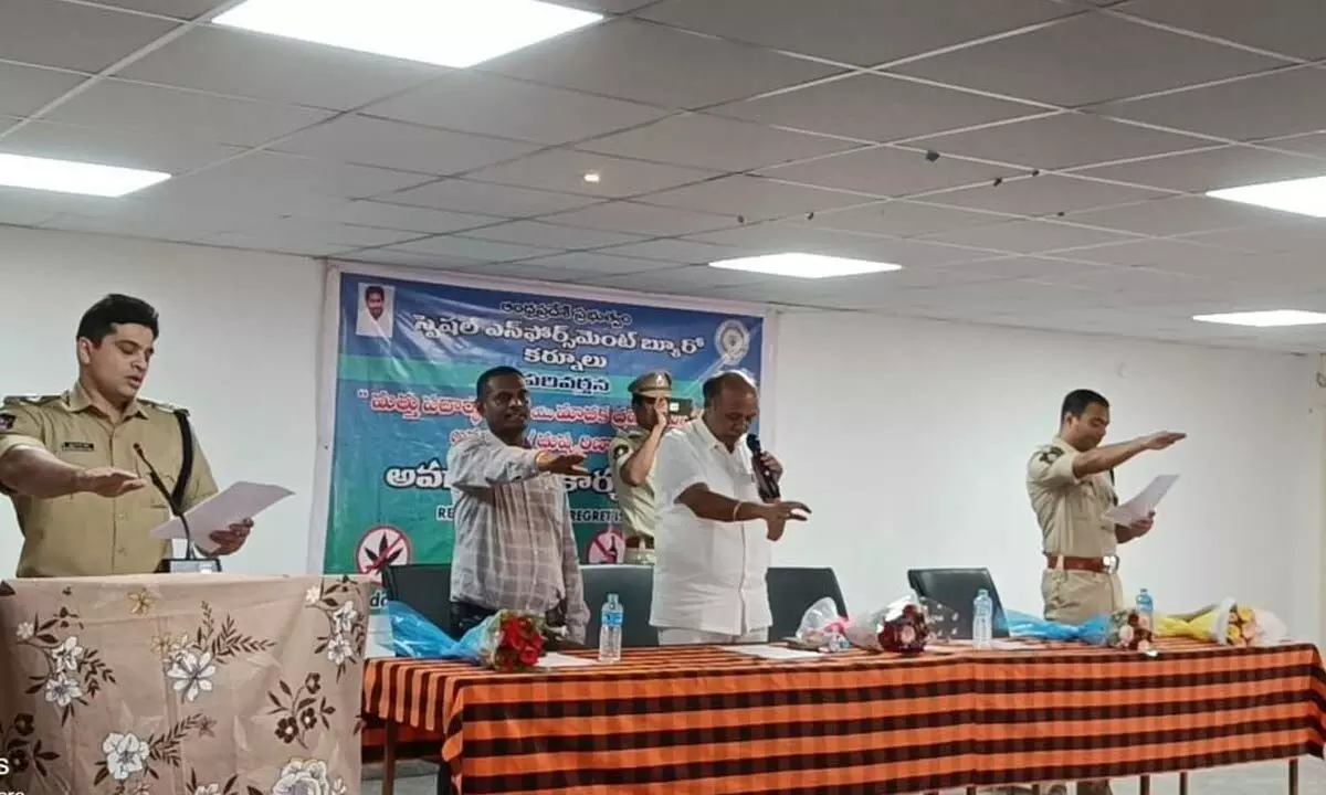 Additional Superintendent of Police Krishnakanth Patel taking a pledge at a programme held on the occasion of the International Day Against Drugs Abuse and Illicit Trafficking at KV Subba Reddy Engineering College in Kurnool on Monday.