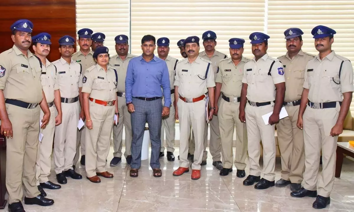 Police Commissioner Kanthi Rana Tata with the police personnel, who got merit awards, at his  office in Vijayawada on Monday