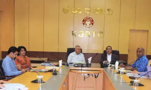 The One Man Committee, Chairman, M R Sreenivasamurthy presented a copy of the committee report to the Transport Minister and explained the various points of the report through a brief presentation