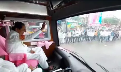 Live Update: CM KCRs convoy reaches Solapur