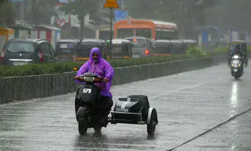 Delhi’s max temp settles at 33.2 degrees, IMD issues yellow alert for Tuesday