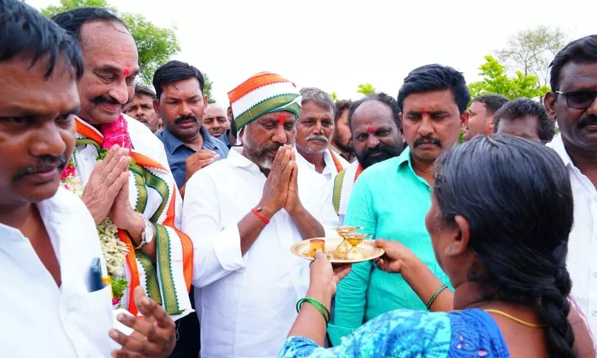 A woman giving harathi to Congress leader Batti Vikramrka on his arrival at Munya Nayak Thanda in Suryapet district on Monday
