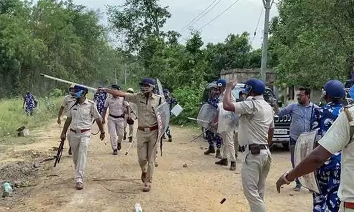 Bengal Panchayat Polls one killed. Clashes at Dinhata
