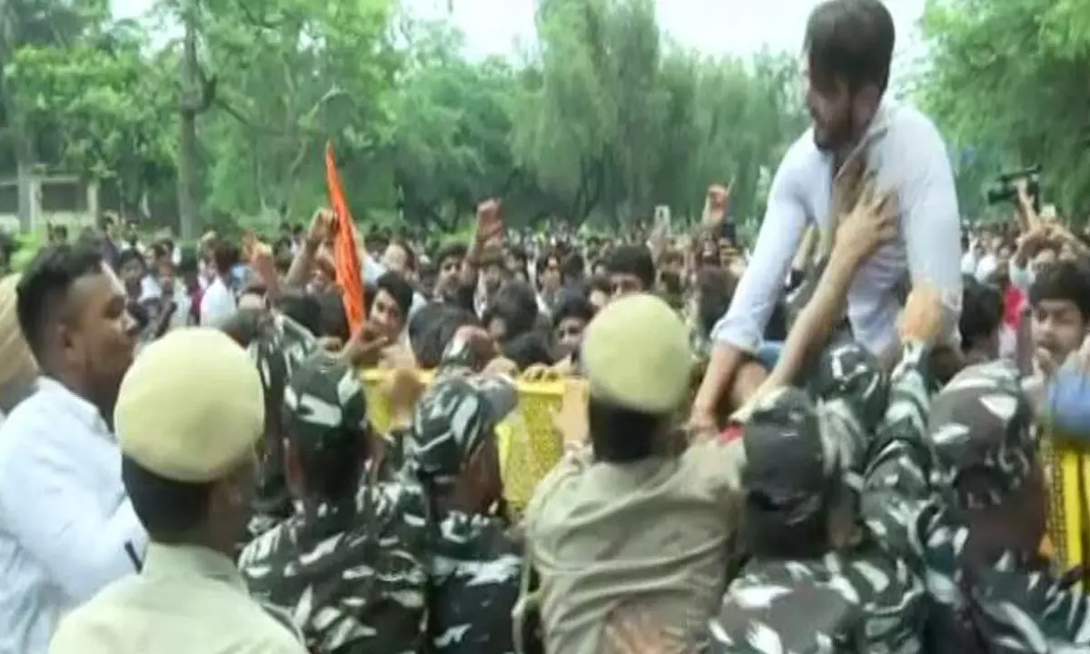 Delhi Police detains ABVP workers protesting outside Kejriwals house over mismanagement at coaching institute