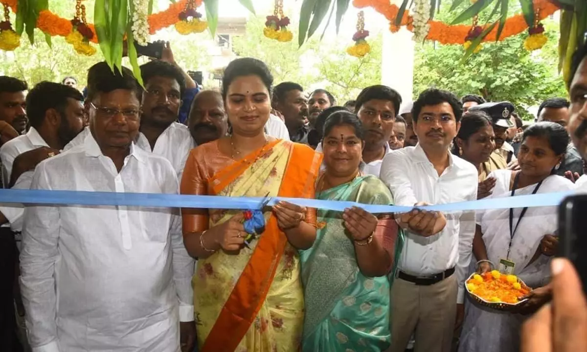 District In-charge Minister Vidadala Rajini inaugurating Dr YSR Urban Primary Health Centre at Gajuwaka mandal in Visakhapatnam on Tuesday