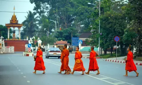 Lao govt pledges to tackle economic woes
