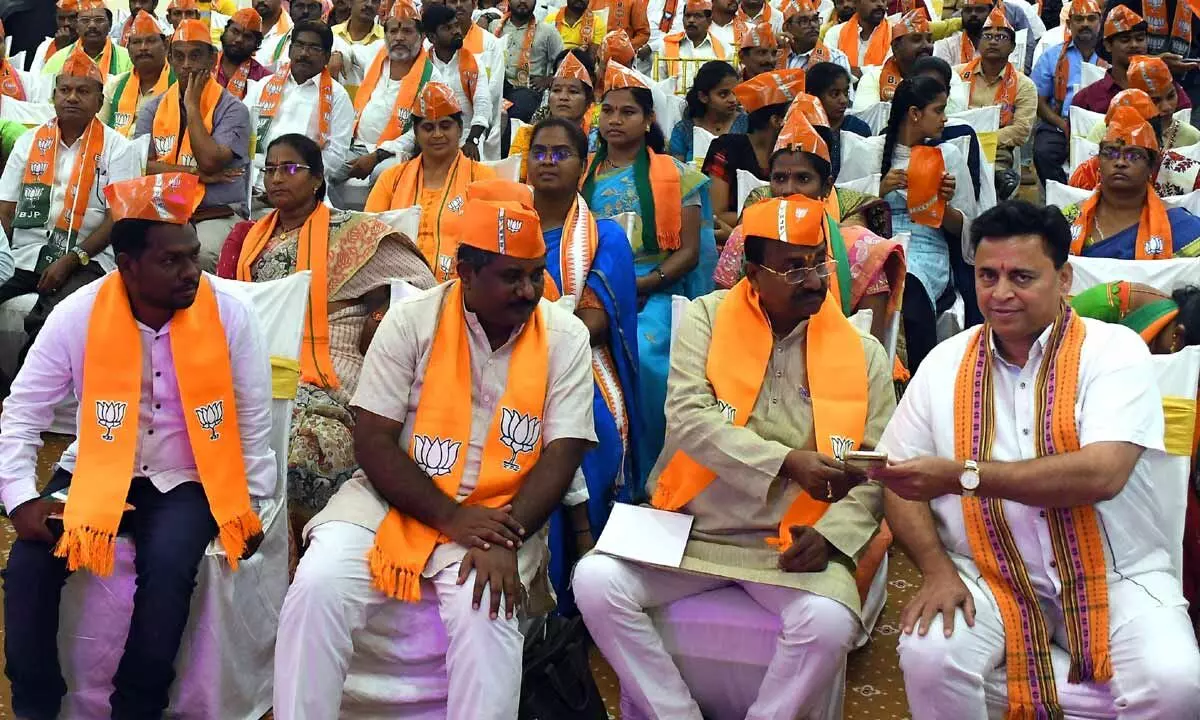 BJP AP in-charge Sunil Deodhar and state president Somu Veara Raju, leaders and activists participate in PM Narendra Modi’s  Merabooth Sabse Mazboot programme in Vijayawada on Tuesday   (Hans photo Ch Venkata Mastan )