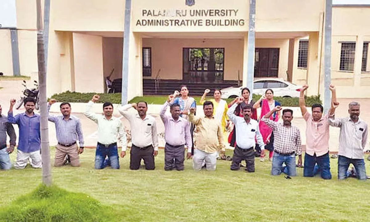 Members of PU teachers JAC staging protest demanding regularisation in Mahbubnagar on Tuesday