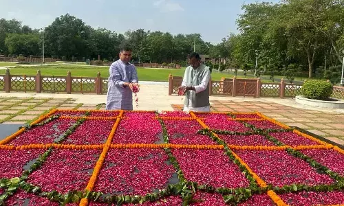 Paid rich tributes to late Honourable former prime minister Shri PV Narasimha Rao at Rajghat, Delhi in connection with his birthday. Dr Ravi Mallu Sr VP, TPCC & Harkara Venugopal Rao, Vice-President, TPCC