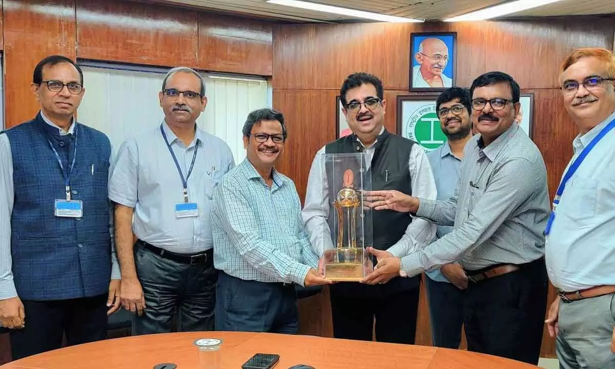 CMD of RINL Atul Bhatt along with directors of the company congratulating the team for bagging the first position award at the 18th National Award for Excellence in Cost Management-2022
