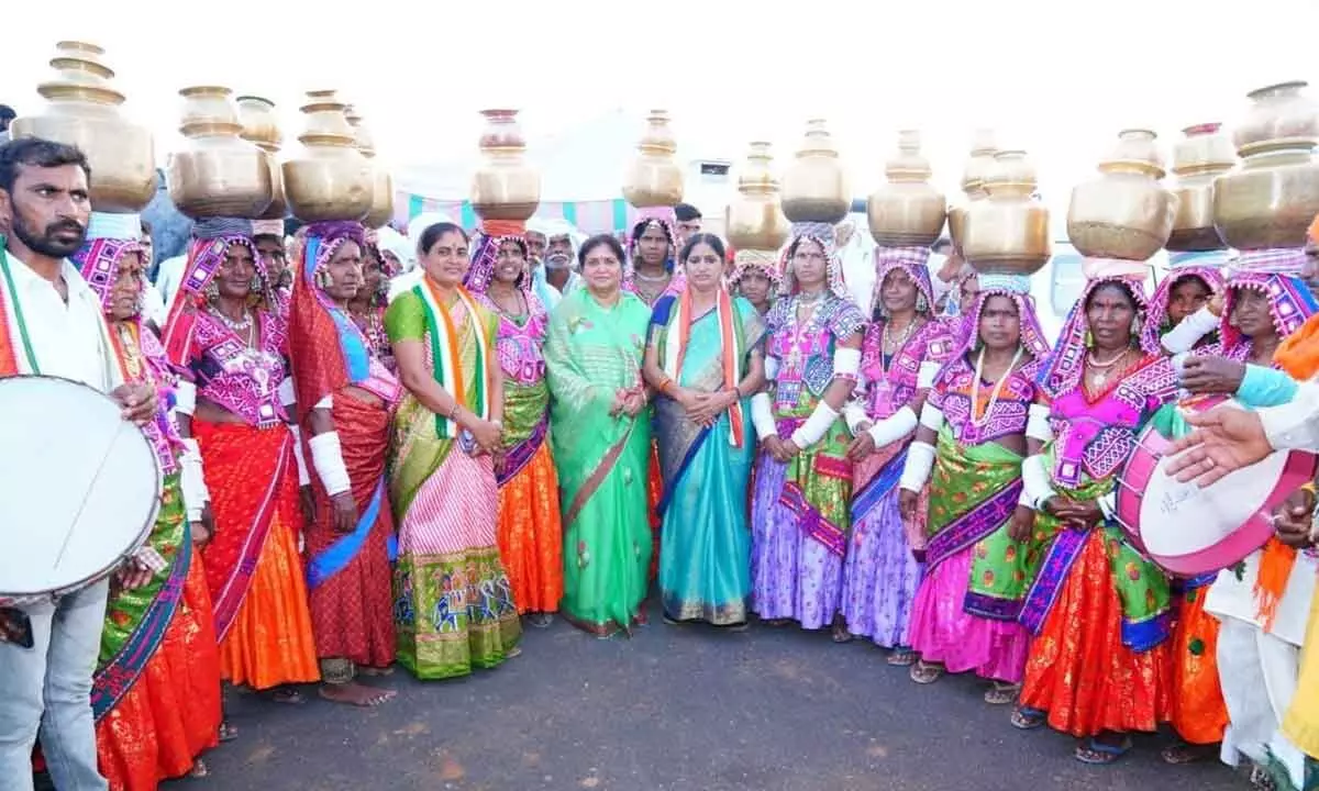 Khammam: Tribal women welcome Bhatti’s padayatra